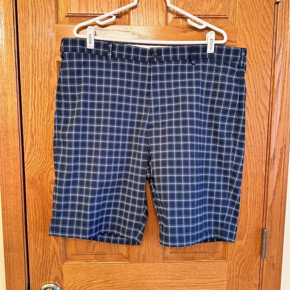 Greg Norman Men's Blue Plaid Golf Shorts Size 40 Chino Casual